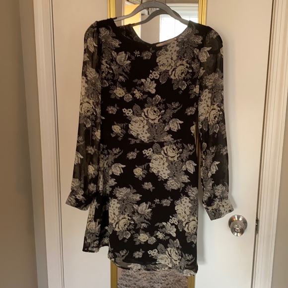 Dress - Picture 1 of 3